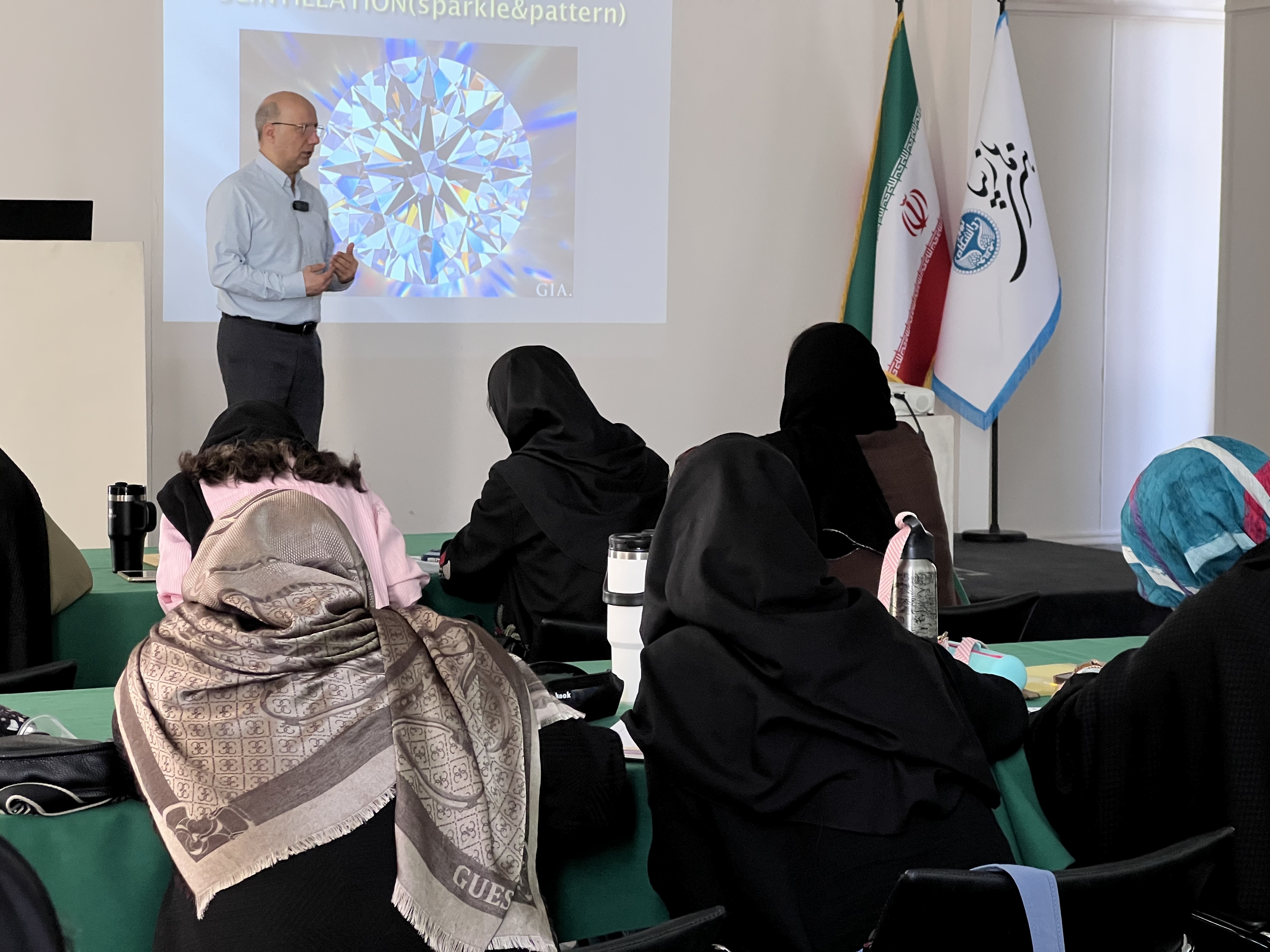 دومین روز از هفتمین دوره جامع طراحی طلا و جواهرات 